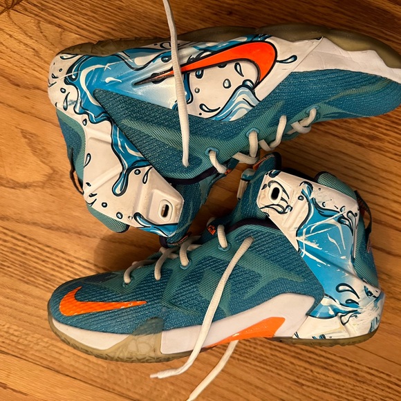 Lebron James Splash Kicks 💦 - Picture 3 of 5